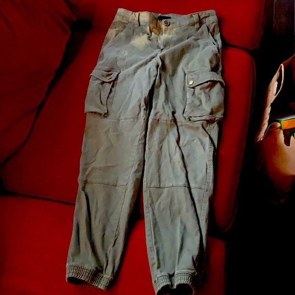 Cargo baggy a little and bleacher at the top again🥲😭 - Picture 1 of 1